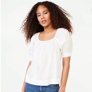 White Cotton Puff Sleeve Blouse
Great used condition 

Bundle & save!
